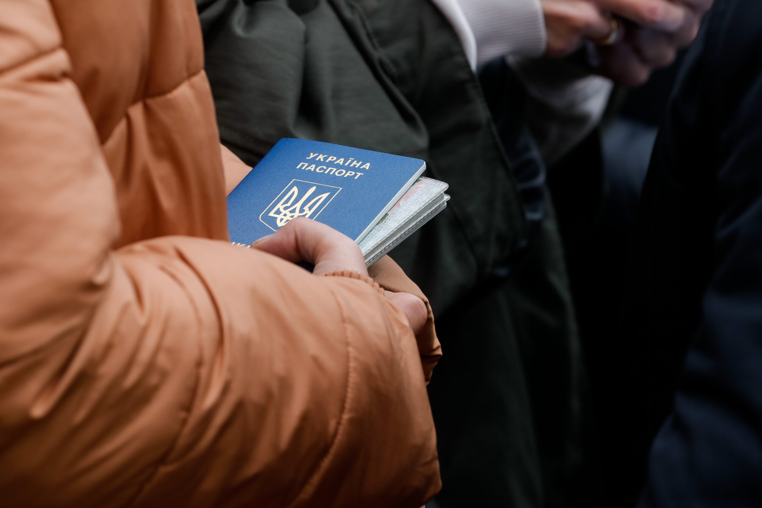 Центр при СНБО опроверг фейк о выплате 1 млн грн за возвращение из-за границы