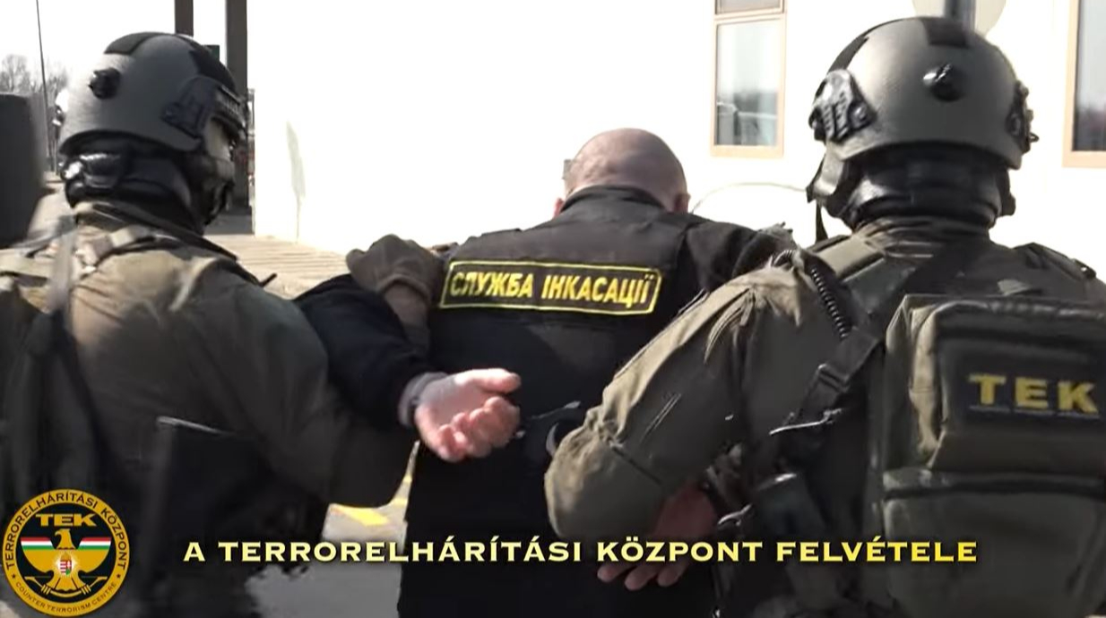 У Орбана показали відео жорсткого затримання українських інкасаторів