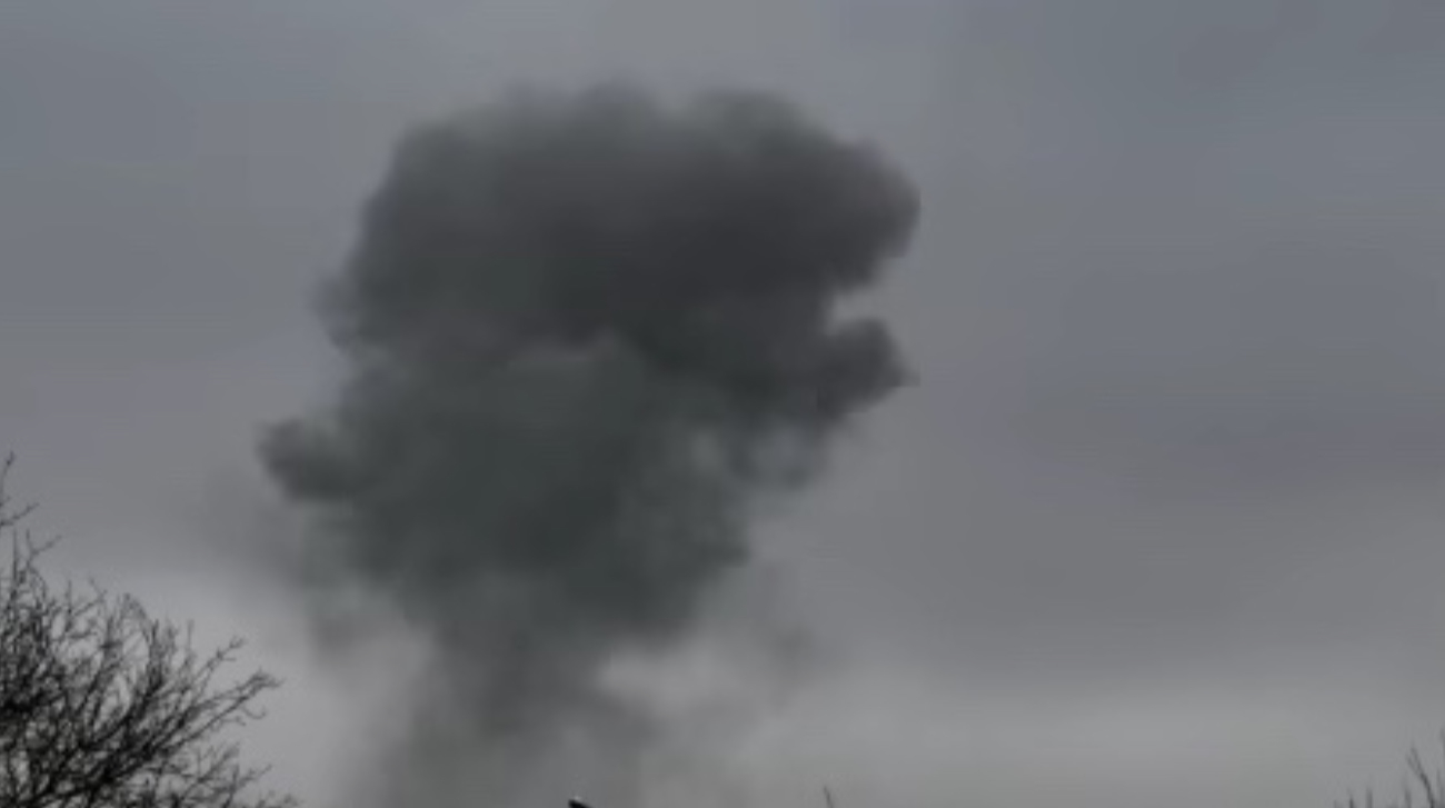 Сили оборони уразили нафтобазу в Криму, ППО та пункти управління БпЛА росіян на ТОТ і Курщині