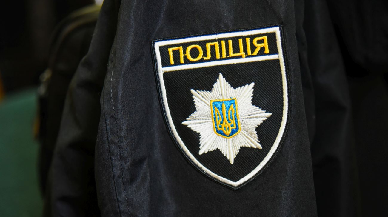 Ворожий дрон атакував авто поліції в Херсоні: постраждали троє патрульних