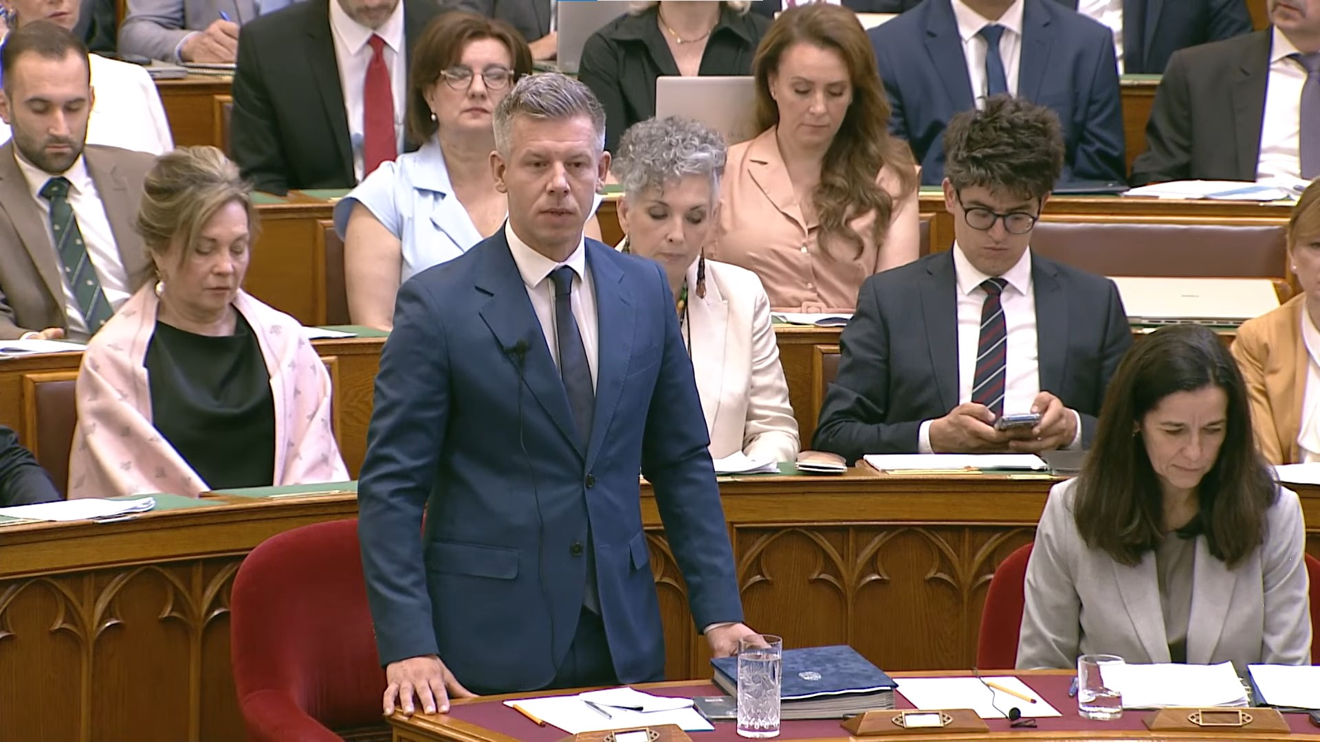 Мадяр: Угорщина попри рішення ЄС дасть прихисток угорцям з України, що їдуть “від війни і призову”